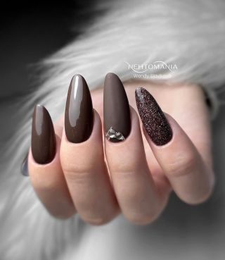 Nádherná podzimní novinka Brownie 🥰🤎 . @nails.wendyy . #nehtomania #nails #nailstagram #nailstyle #nailsnailsnails