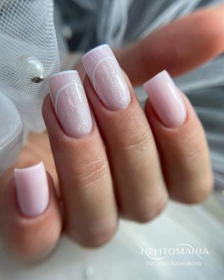 Nový gel Amour s obsahem fiberglass prášku a nový Brush&Build gel v odstínu Limitless. ✨ •Professio Base Clear •Amour...