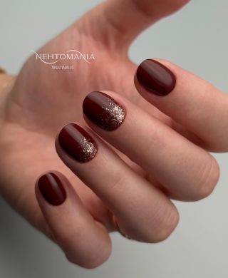Éclair - velmi oblíbený odstín letošního podzimu 🍂 @tinatinails #nailporn #naildesigner #nailsoftheday #nailsnailsnails...