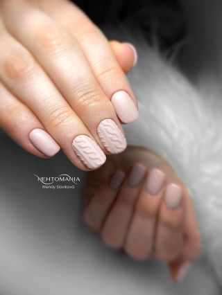 🤍 Svetříkové zdobení s barvou Jenny 🤍 nezapomeňte využít Black Friday slevu 🛒🥳 . #nehtomania #nails #beauty #nailswag...
